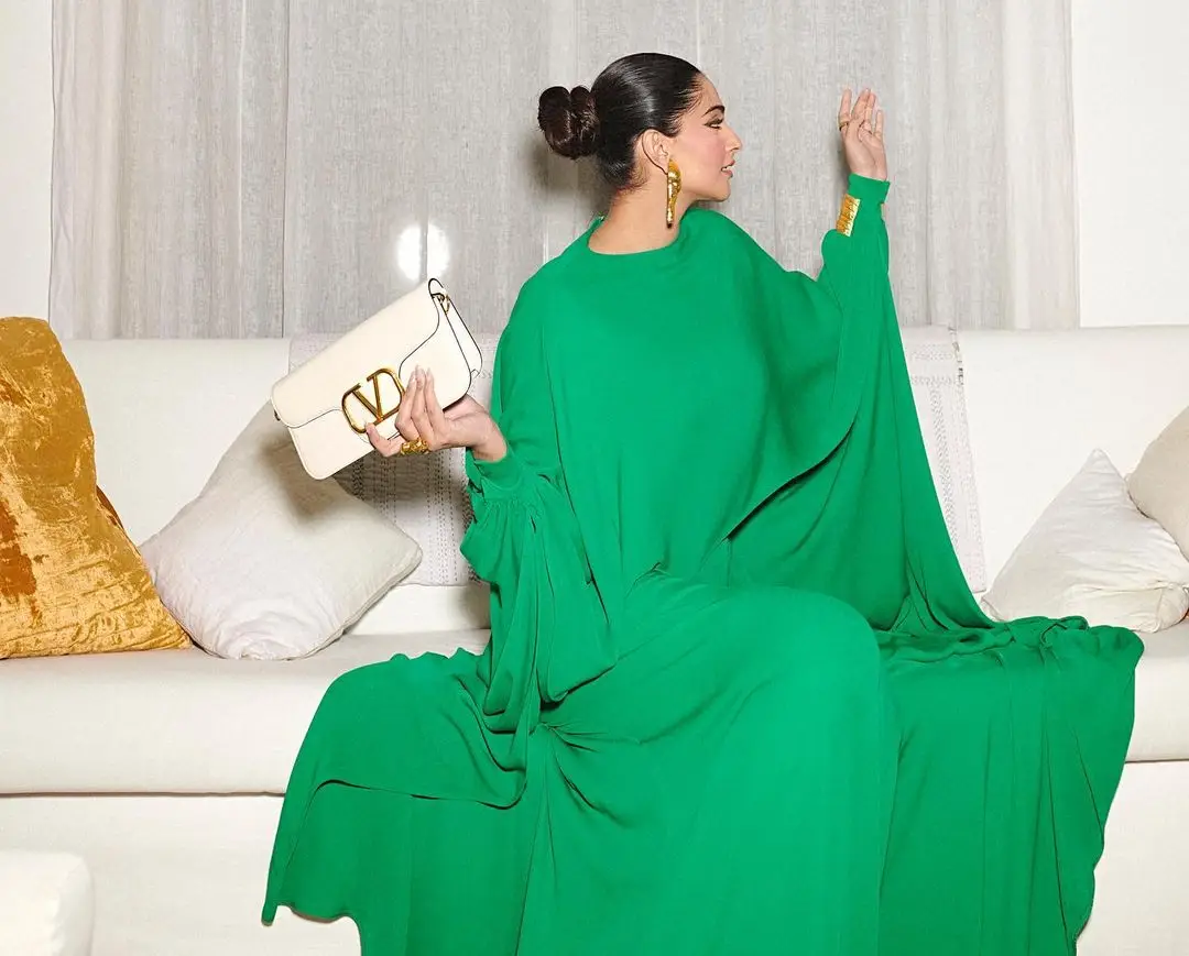 INDIAN ACTRESS SONAM KAPOOR PHOTOSHOOT IN GREEN GOWN 3